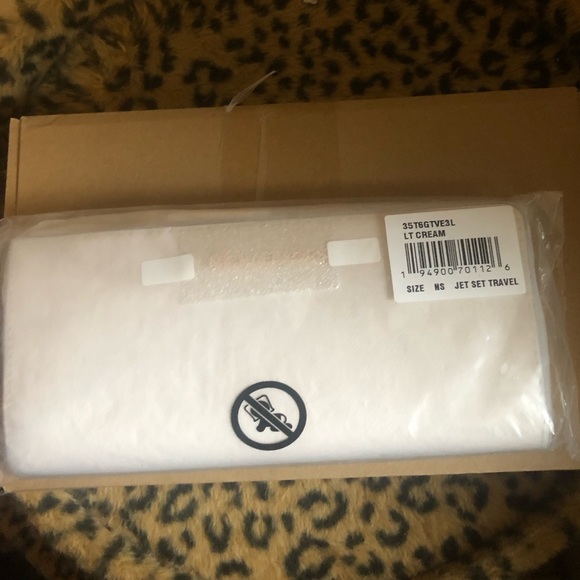 NWT MICHAEL KORS Jet Set Travel Lrg Saffiano Leather Quarter-Zip Wallet - Picture 13 of 13